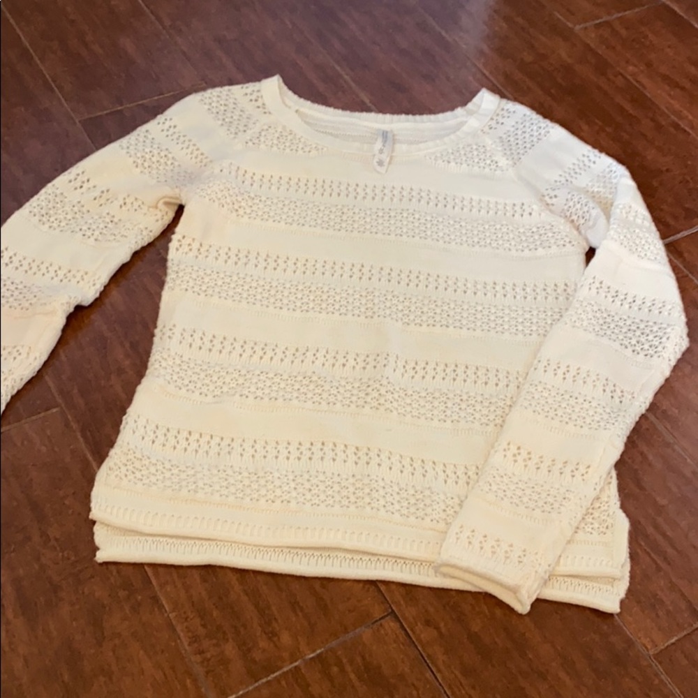 White Aeropostale sweater
